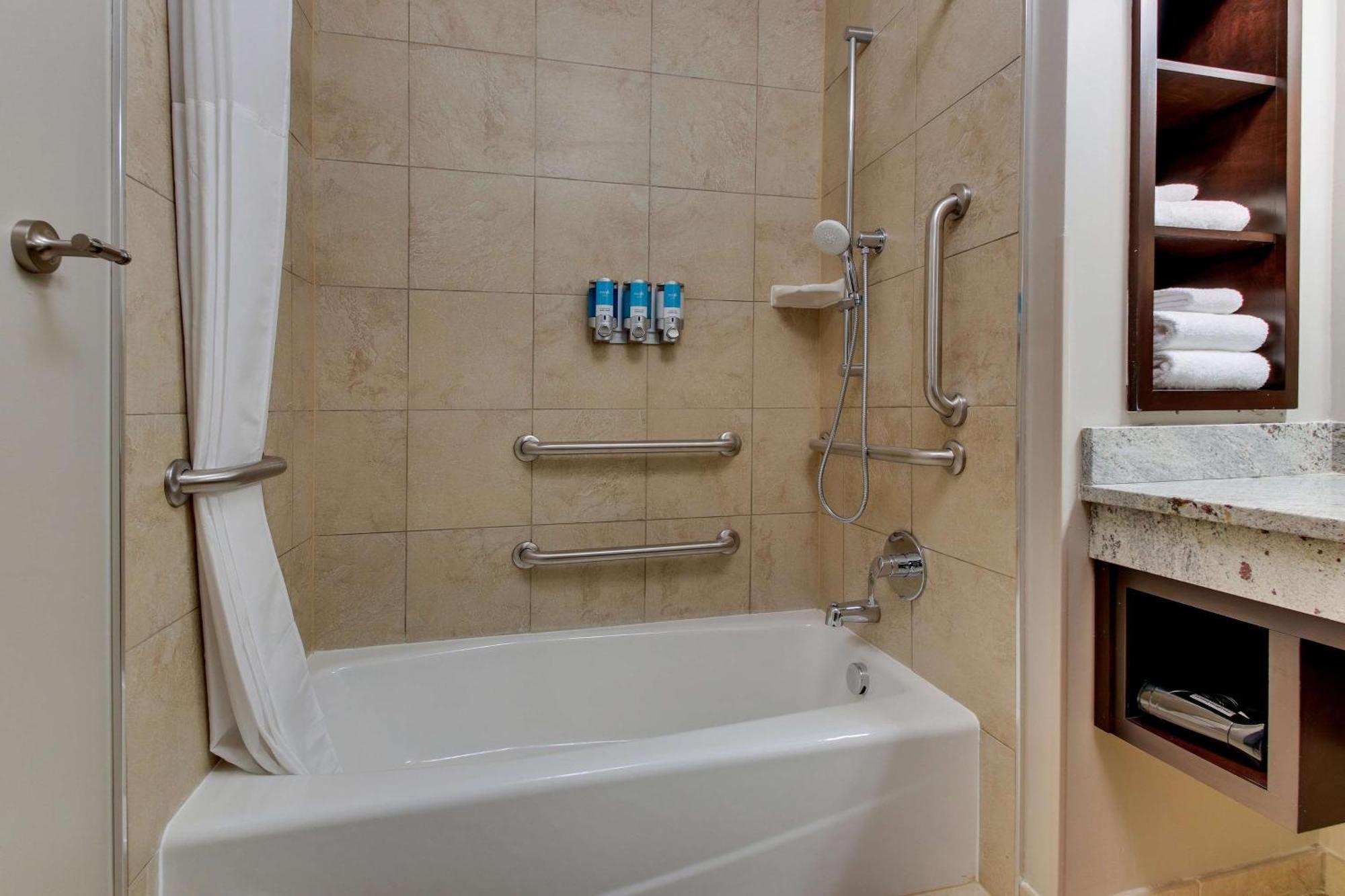 Drury Inn & Suites Columbus Polaris エクステリア 写真