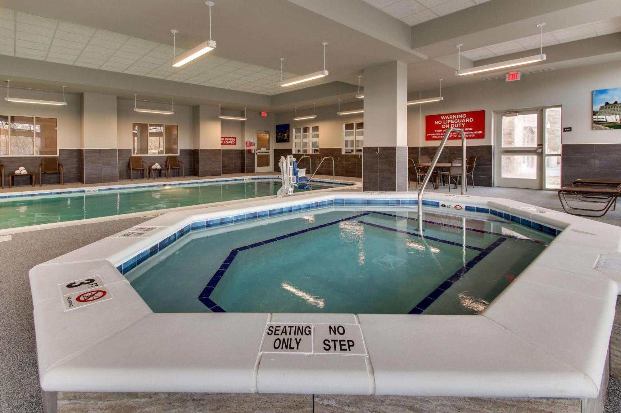 Drury Inn & Suites Columbus Polaris エクステリア 写真
