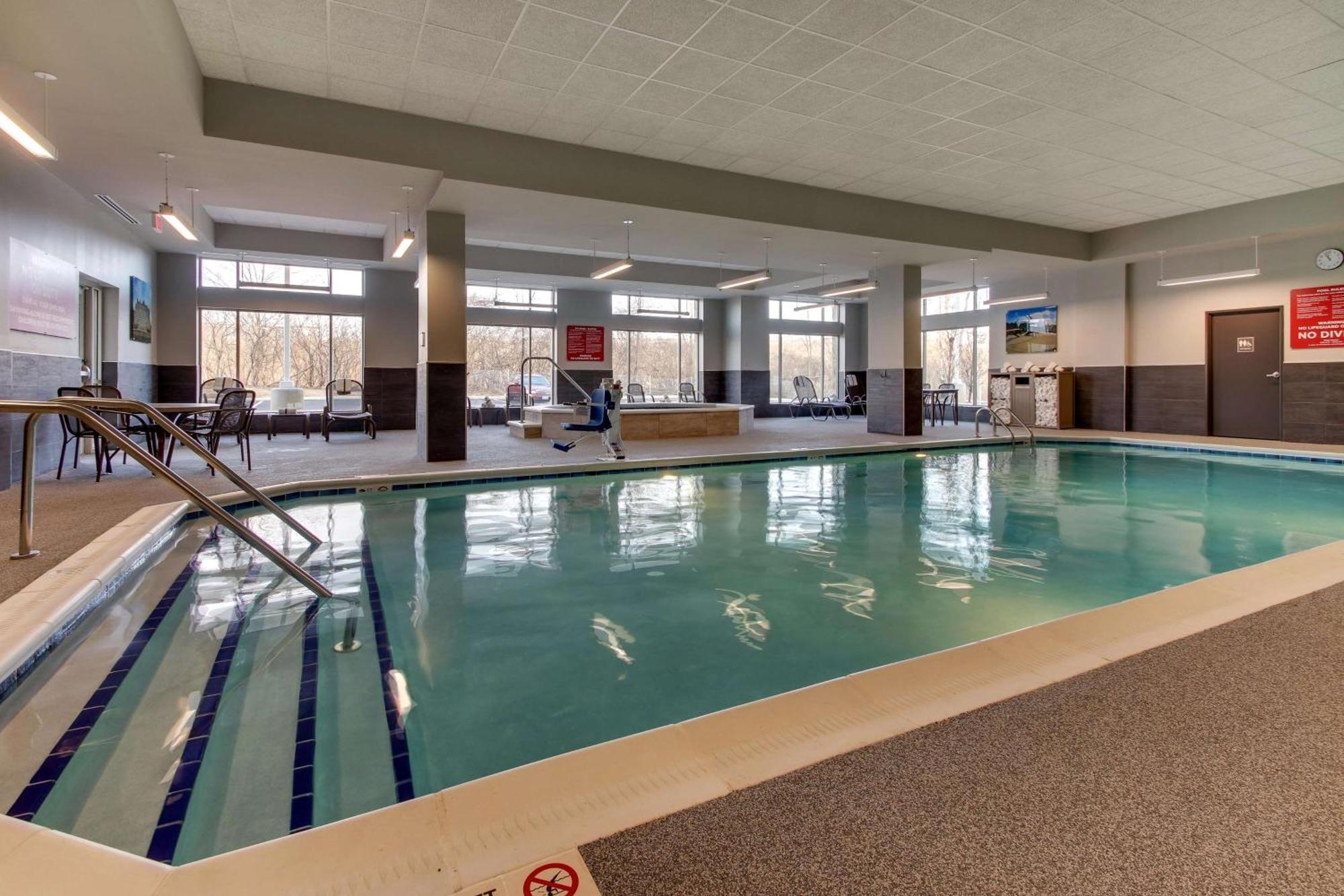 Drury Inn & Suites Columbus Polaris エクステリア 写真