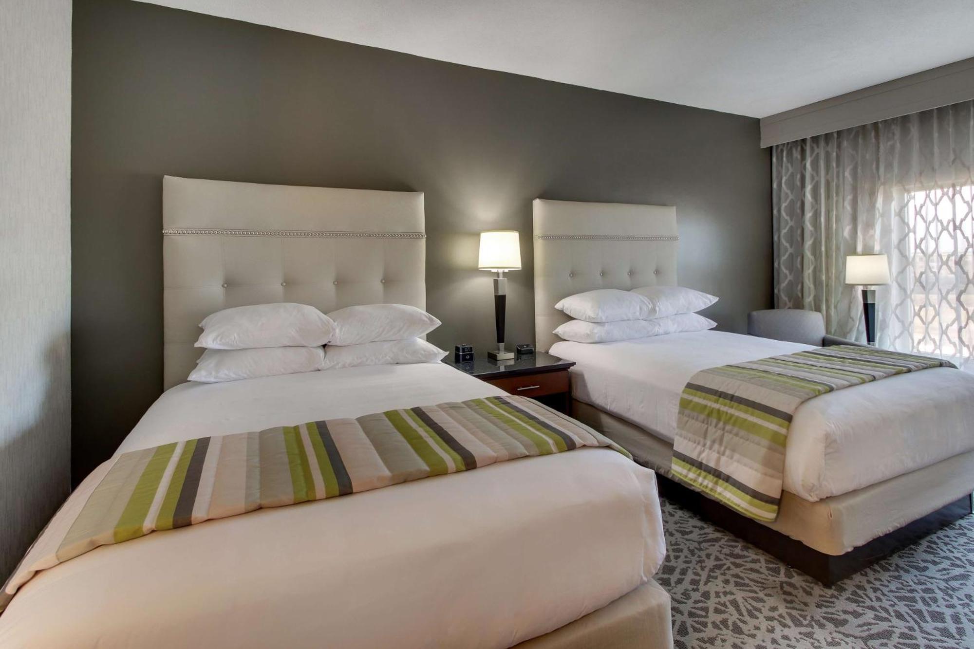Drury Inn & Suites Columbus Polaris エクステリア 写真