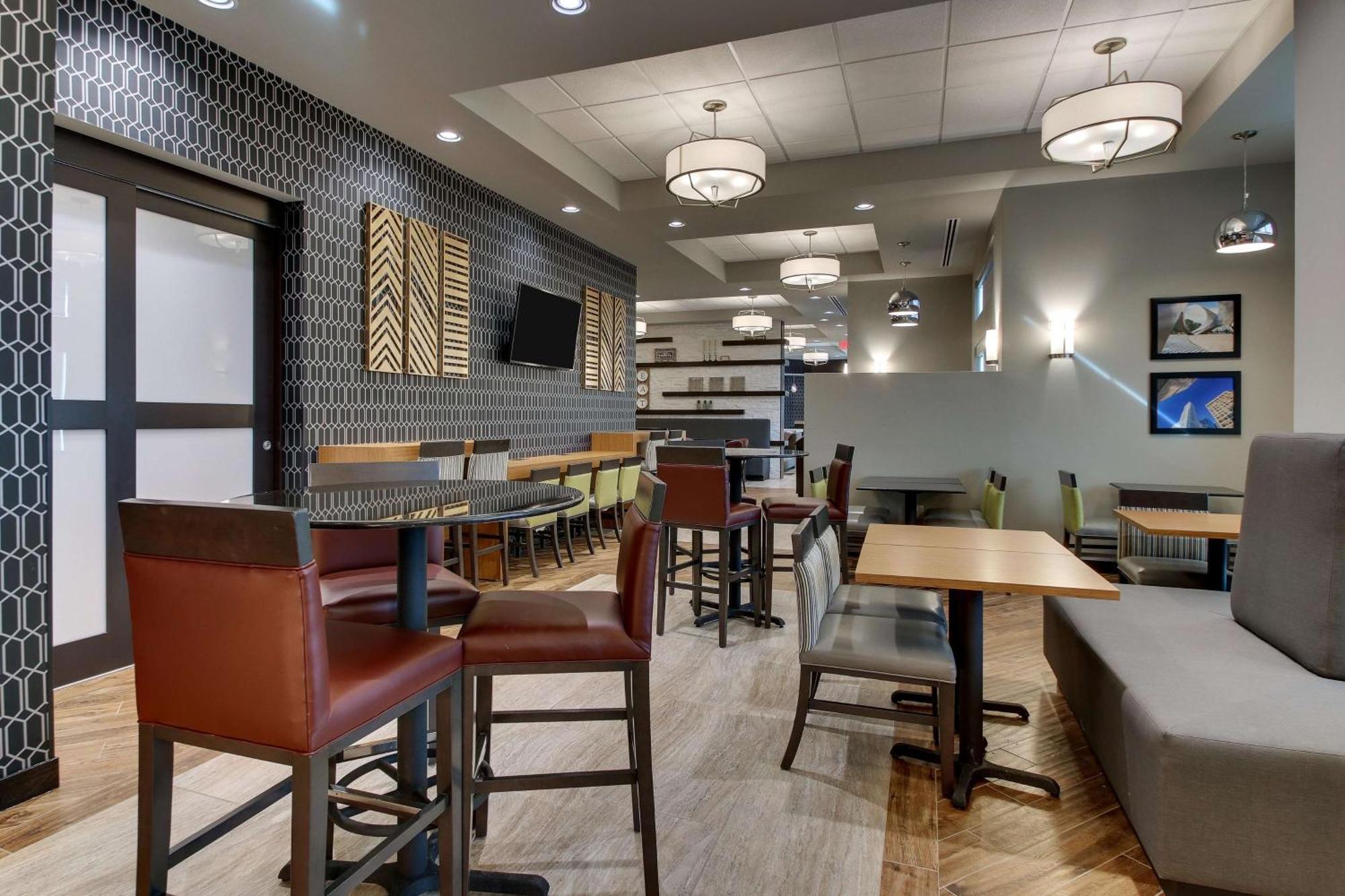 Drury Inn & Suites Columbus Polaris エクステリア 写真